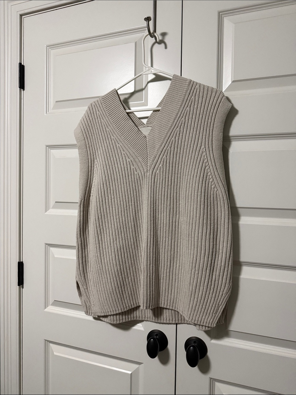 H&M Ribbed V-Neck Sweater Vest - Light Beige